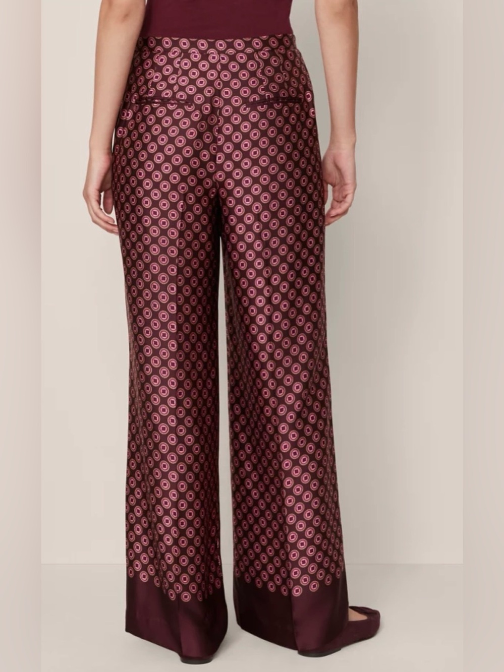 Ann Taylor The Wide-Leg Pant in Satin Geo Print - Poised Plum
SIZE 8 *NWT* - Picture 2 of 16